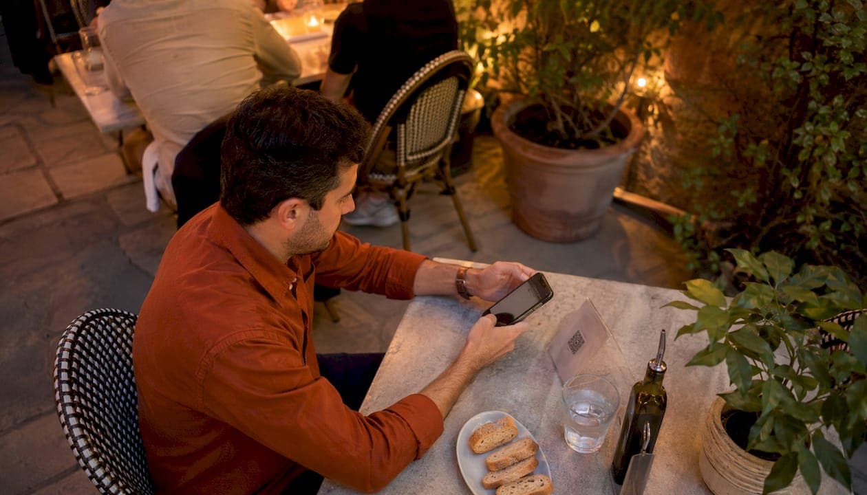 Cómo escanear un código QR para ver el menú del restaurante