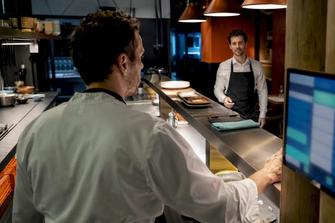 24 h: proceso primero en flujo de comandas digital para tu restaurante