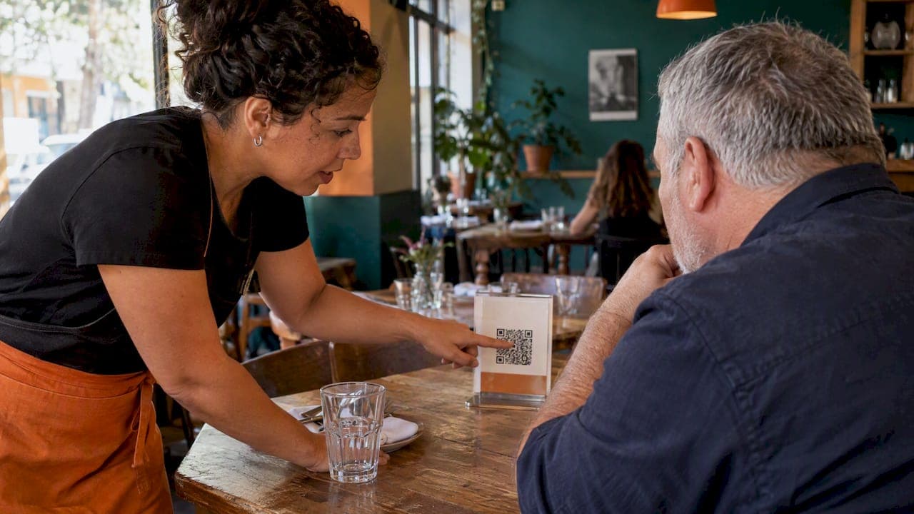 Cómo explicar el código QR a tus clientes en el restaurante